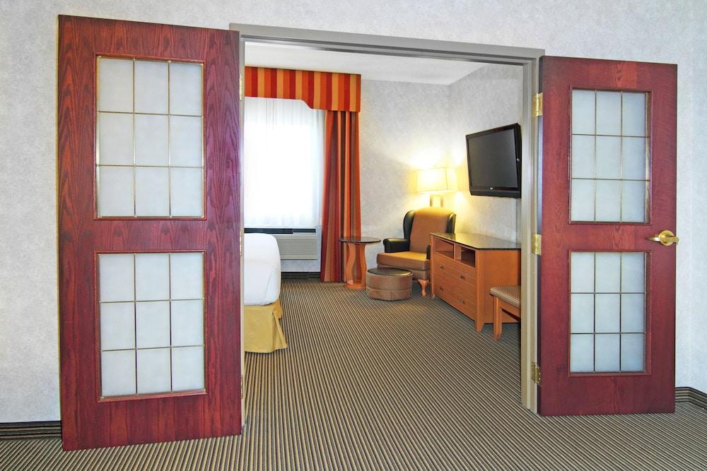 Holiday Inn Express Calgary South By Ihg Ngoại thất bức ảnh