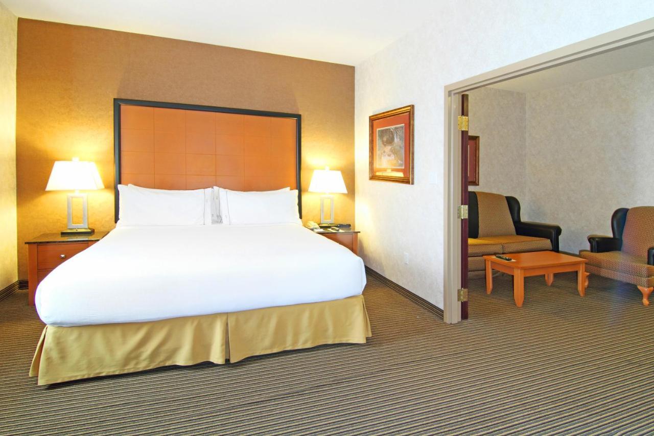 Holiday Inn Express Calgary South By Ihg Ngoại thất bức ảnh