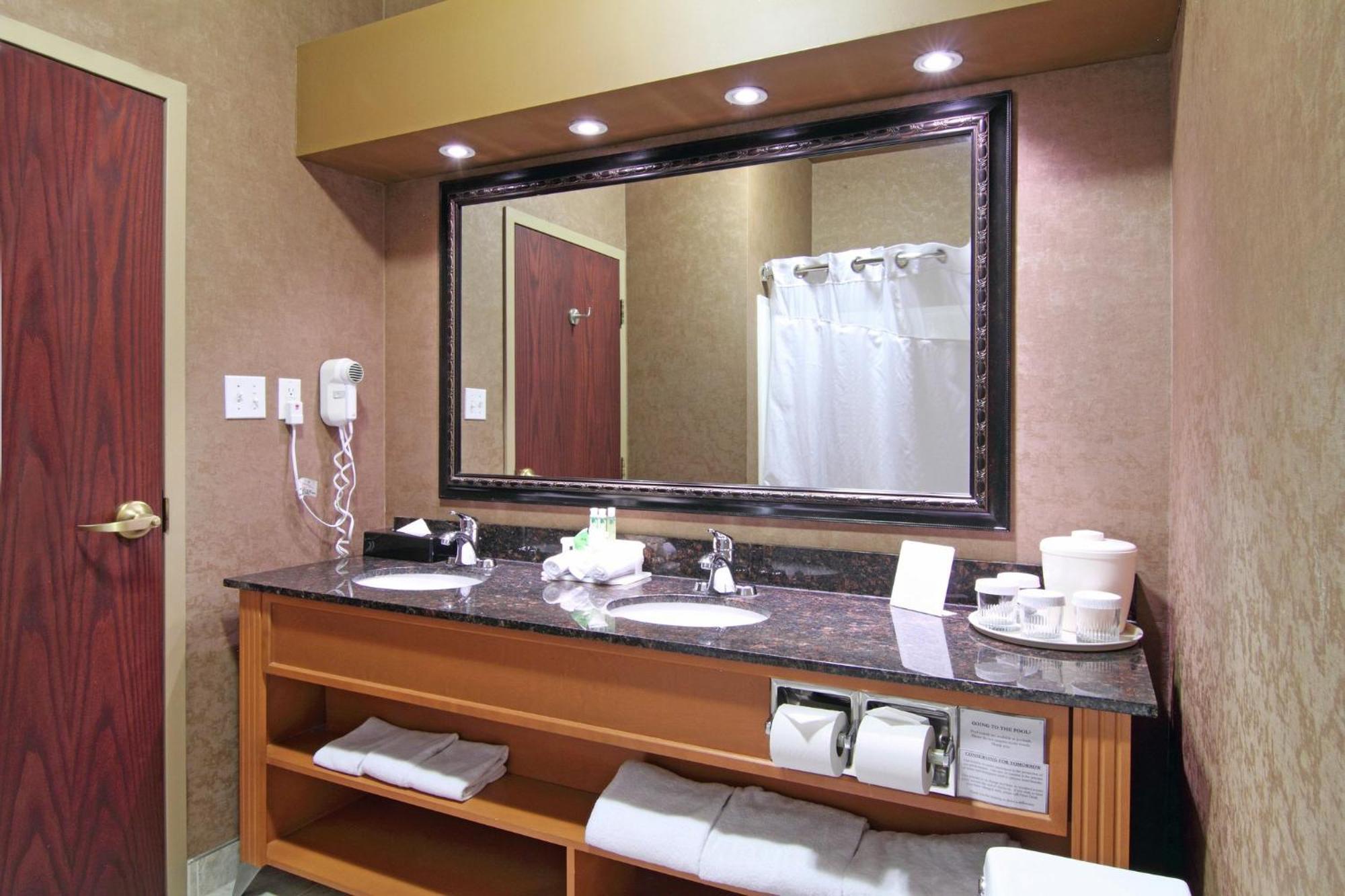 Holiday Inn Express Calgary South By Ihg Ngoại thất bức ảnh