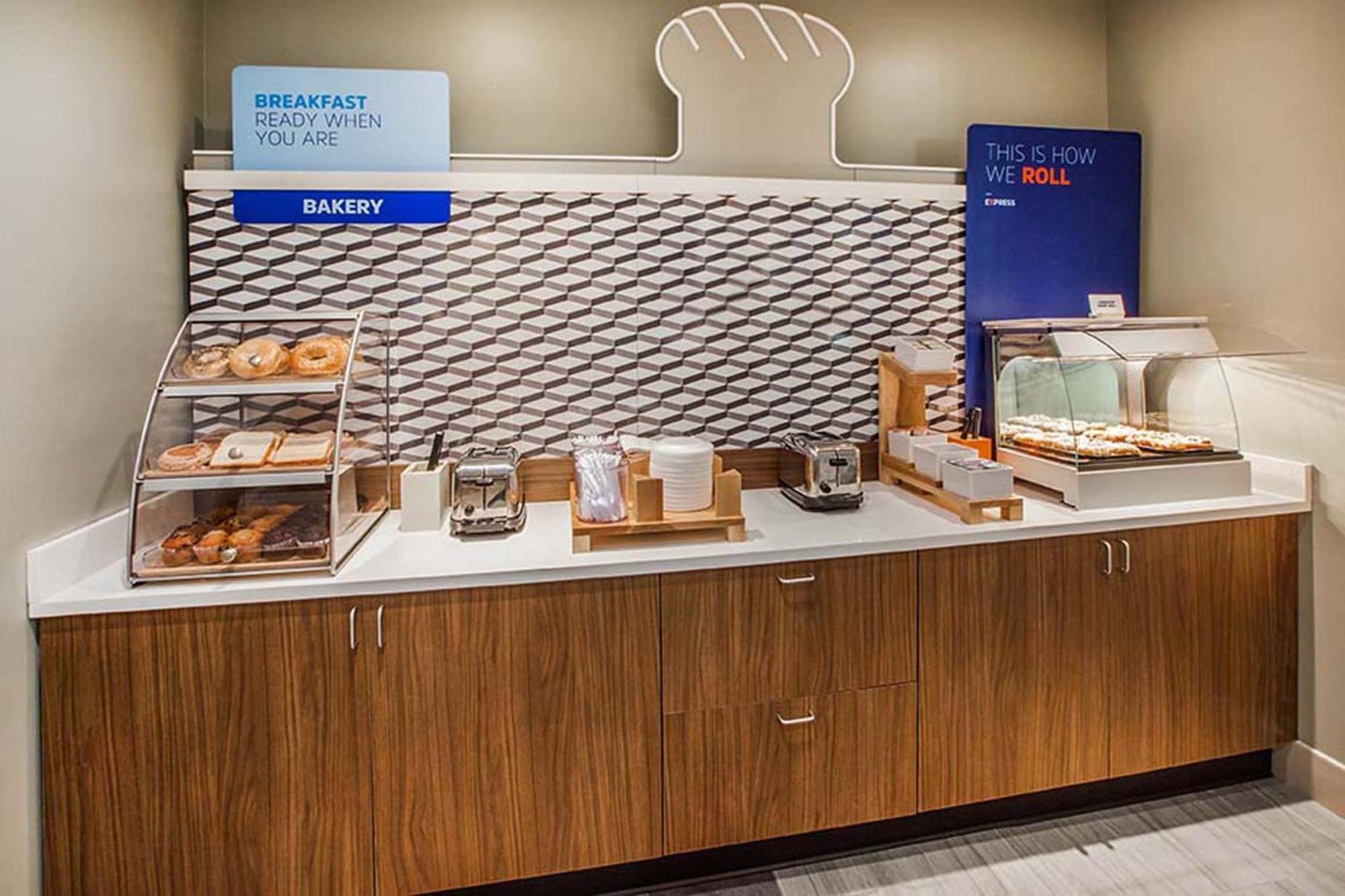 Holiday Inn Express Calgary South By Ihg Ngoại thất bức ảnh