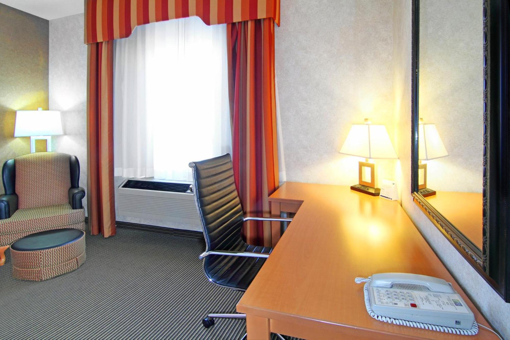 Holiday Inn Express Calgary South By Ihg Ngoại thất bức ảnh