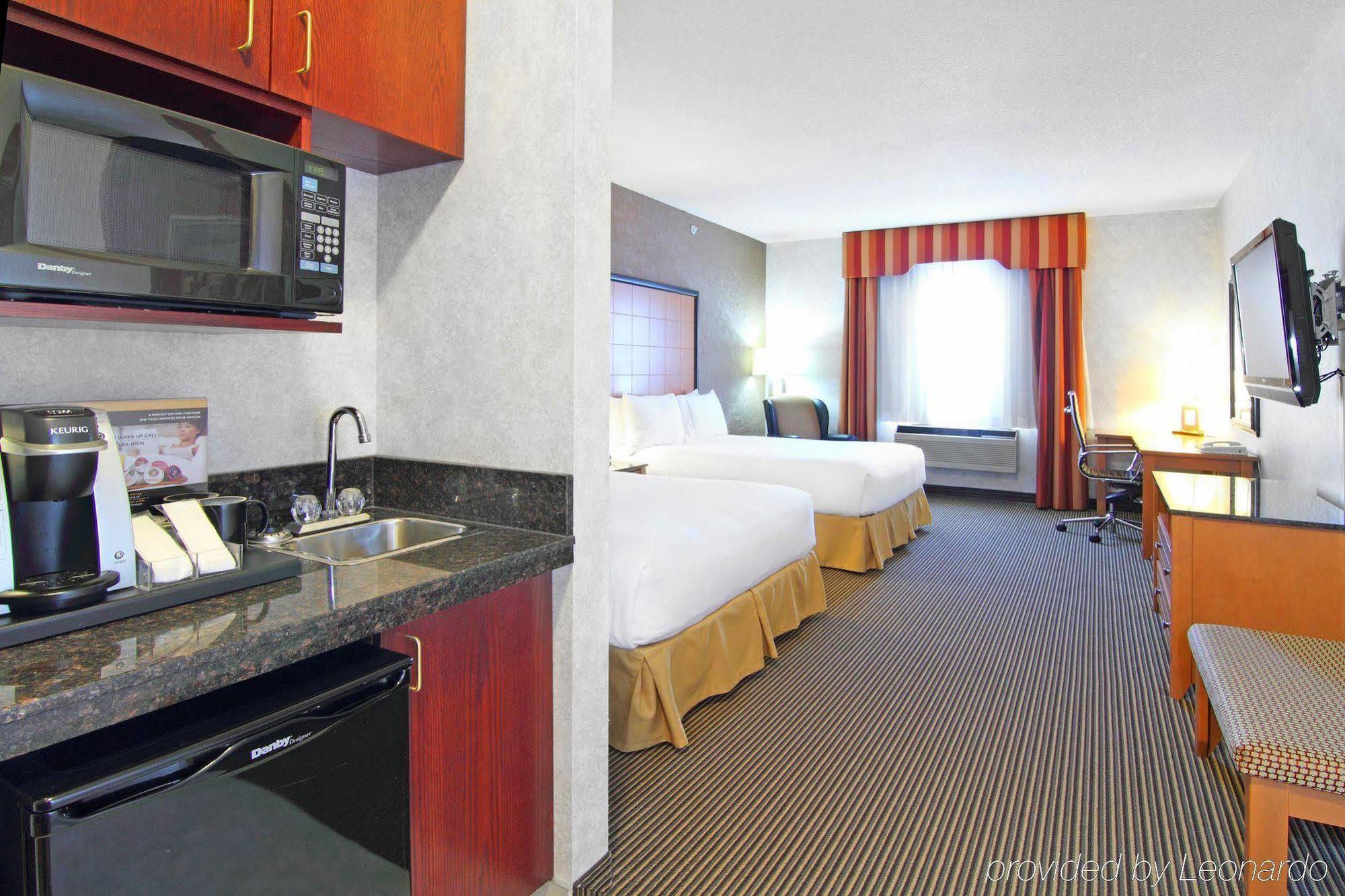 Holiday Inn Express Calgary South By Ihg Ngoại thất bức ảnh