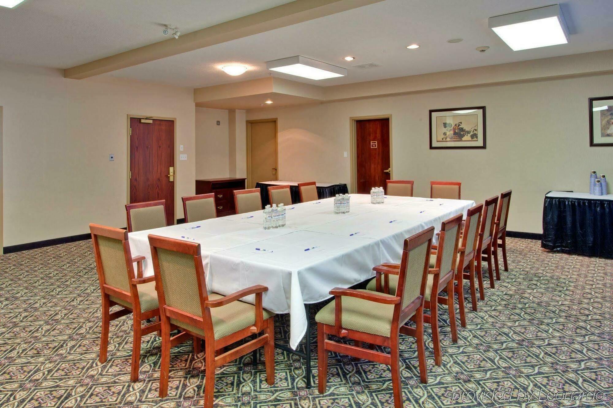 Holiday Inn Express Calgary South By Ihg Ngoại thất bức ảnh