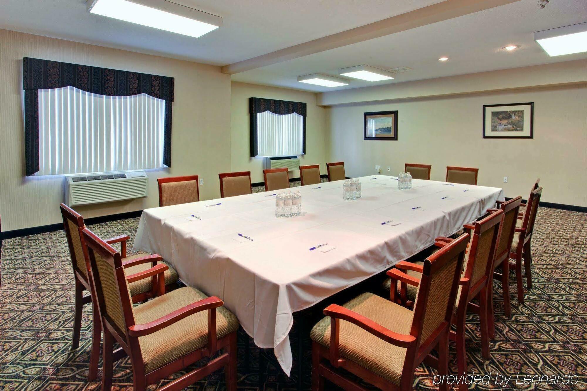 Holiday Inn Express Calgary South By Ihg Ngoại thất bức ảnh